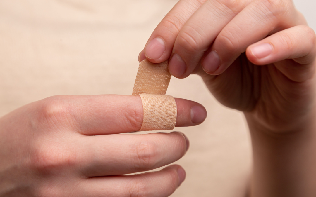 How to Apply a Bandage to Your Injury